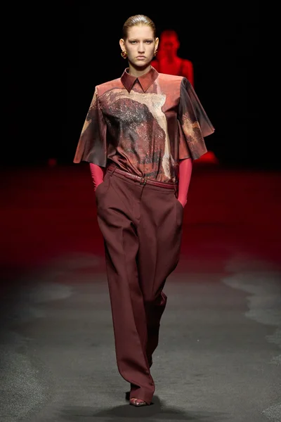 Look 3